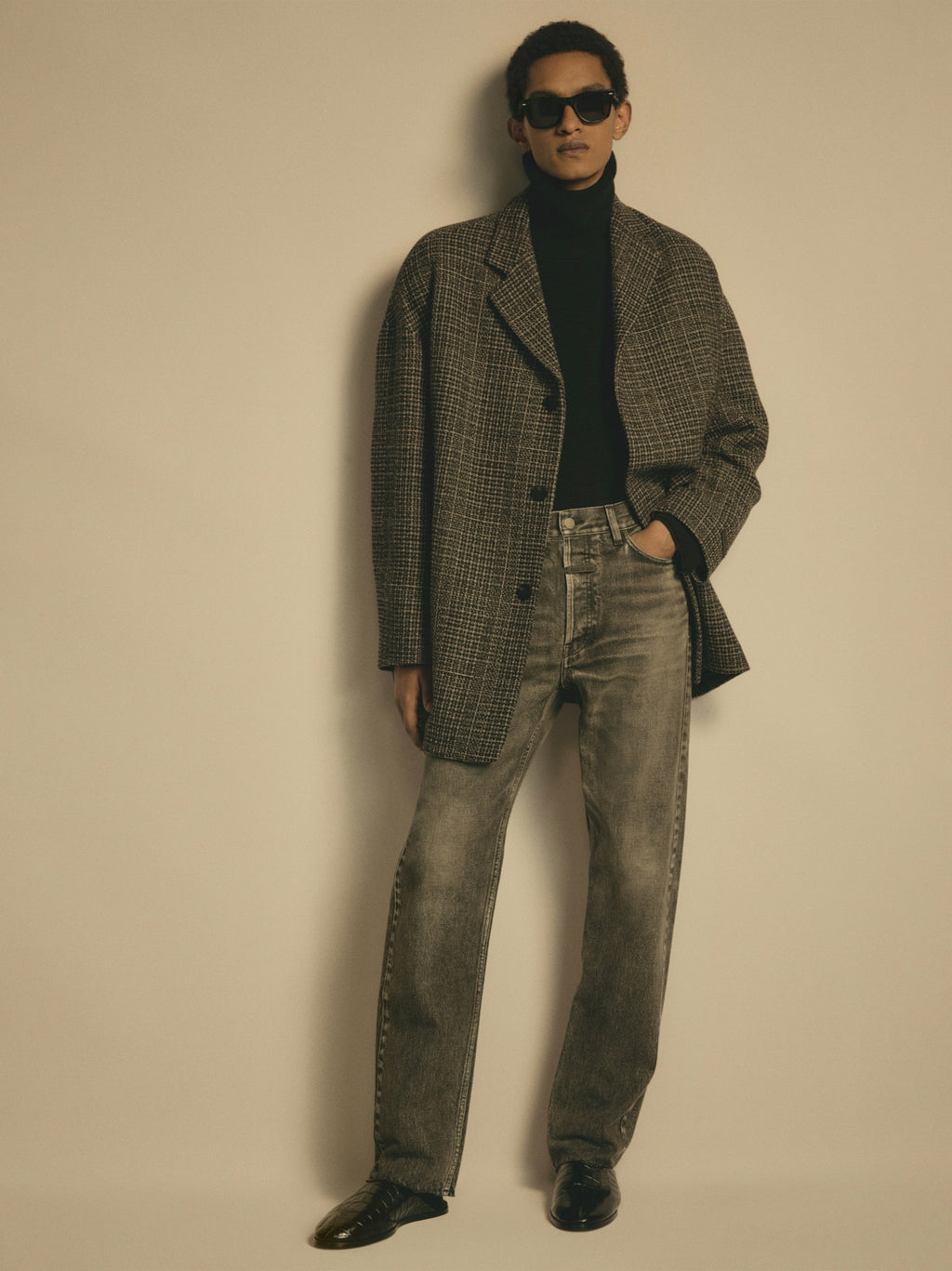 Straight 5 Pocket Jean in a vintage-inspired faded grey wash paired with a relaxed fit and classic five-pocket styling, styled with a checkered oversized blazer and black turtleneck.