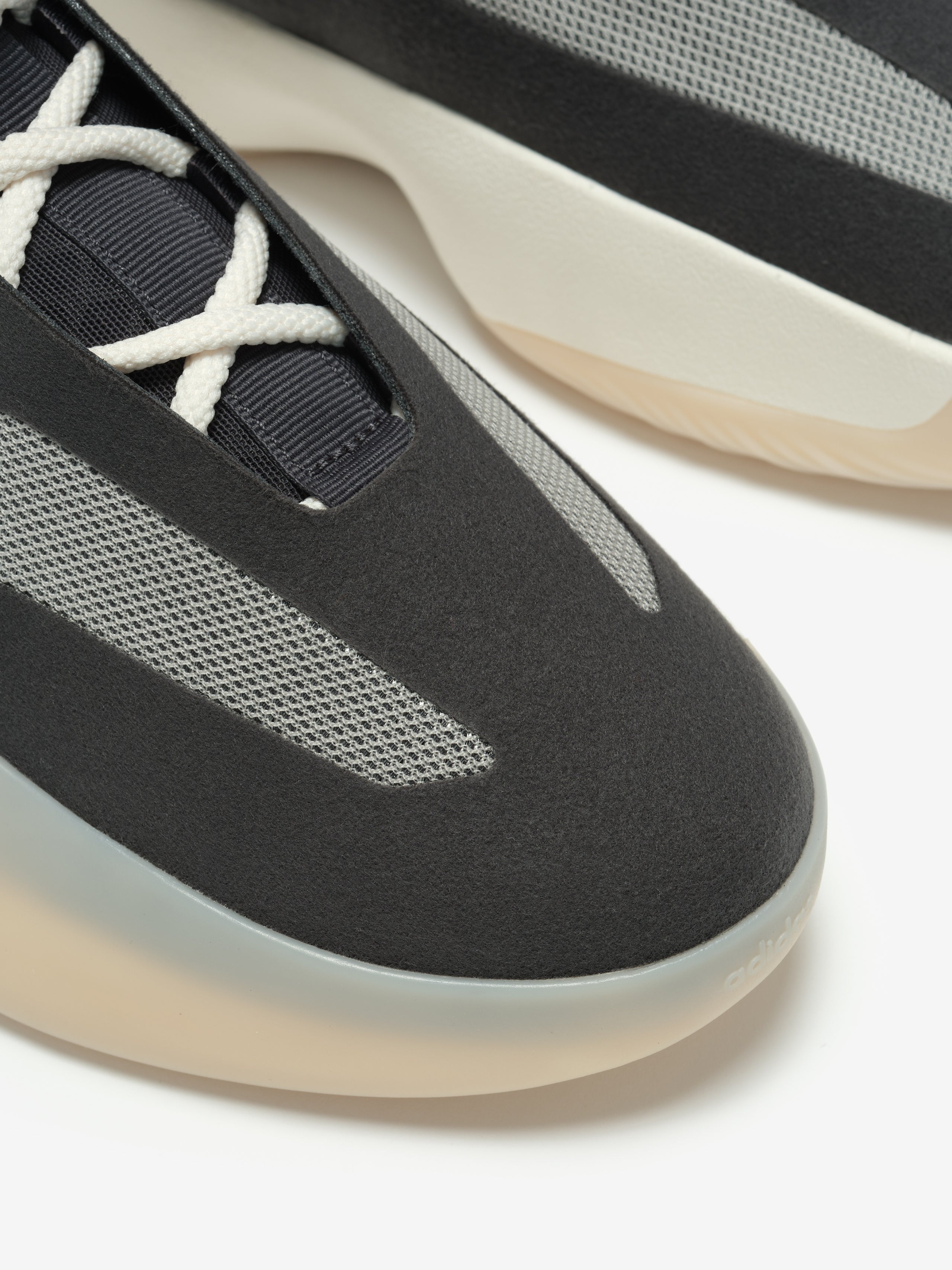 Close-up detail of Derrick Rose II Basketball shoe in carbon metal grey showing black upper and white laces, gallery 0