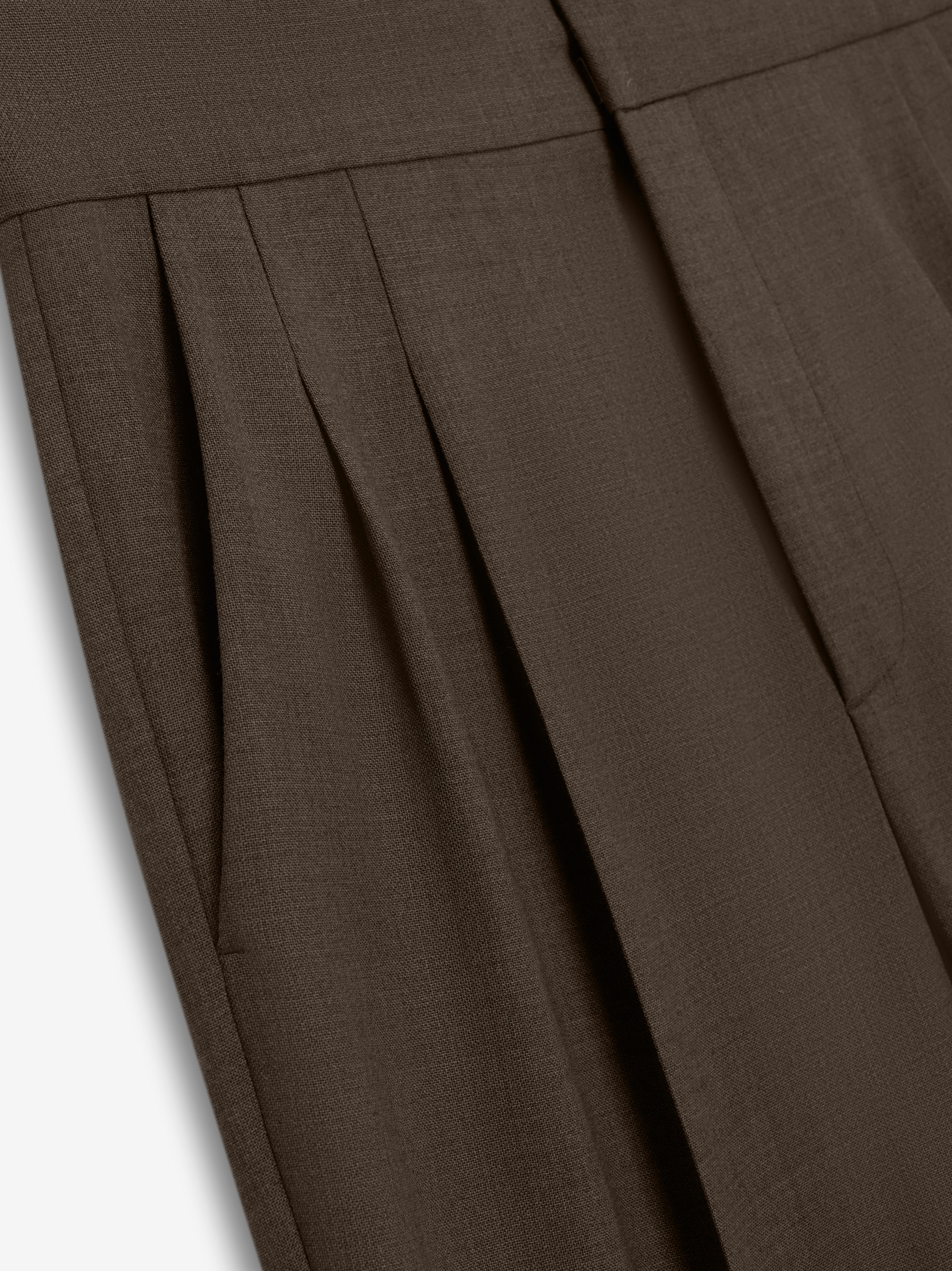 Wool Canvas Tapered Trouser Mocha / 44