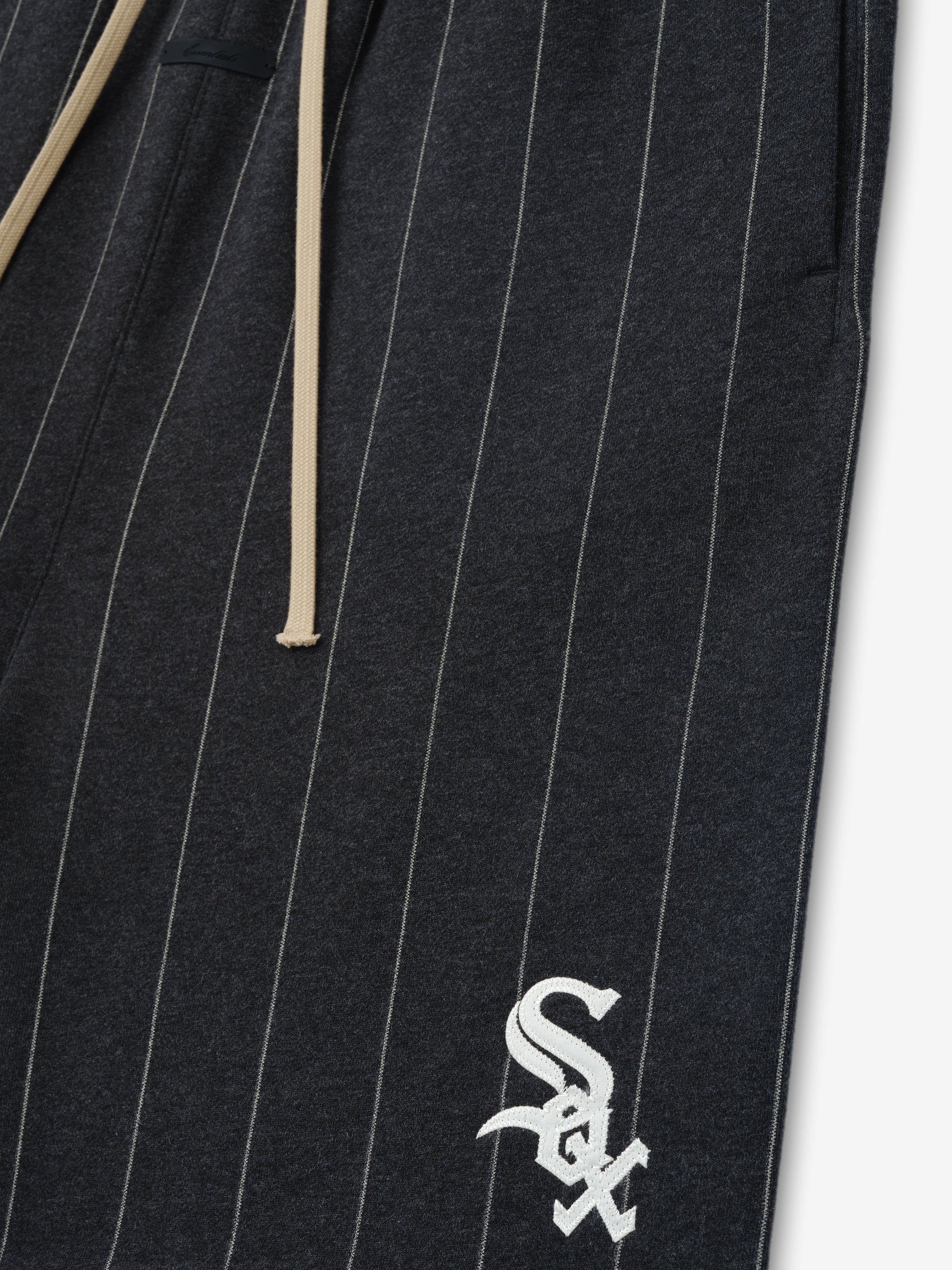 White Sox 90's Sweatshort in dark heather with thin white pinstripes, featuring beige drawstrings and a white embroidered team logo, designed as comfortable casual bottoms.