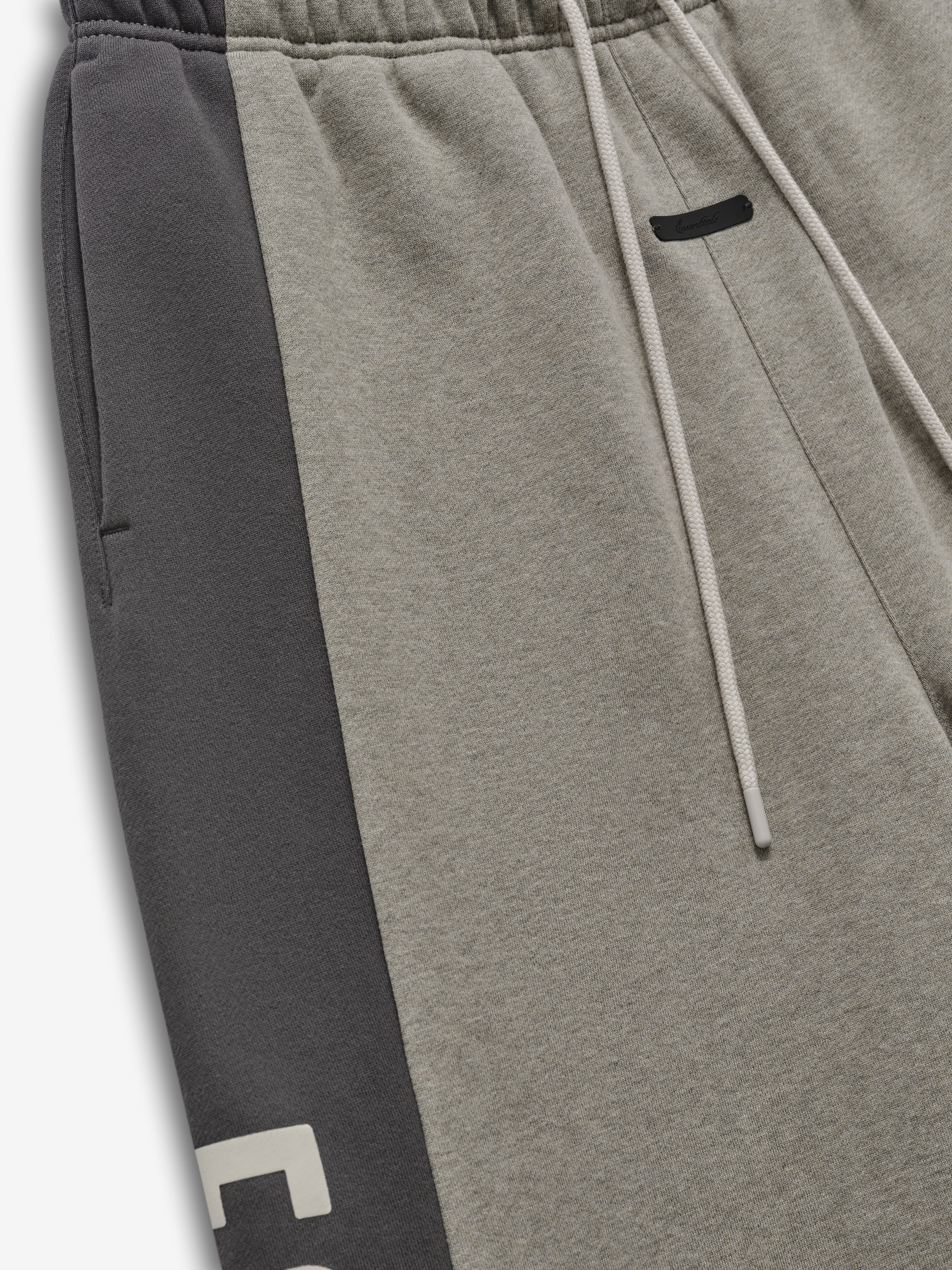 その他 FEAR OF GOD ESSENTIALS Paneled Sweatpant Panelled Raw Cut Off Sweatpant – Fear of God