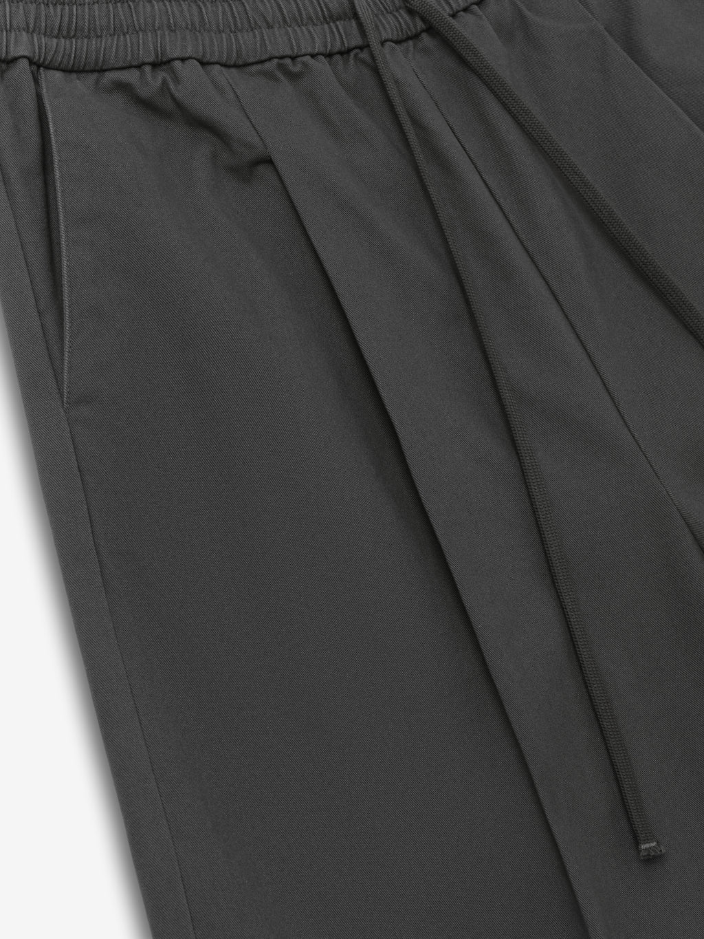 Cotton Twill Relaxed Drawstring Short in a dark iron grey shade, featuring an elastic waistband with adjustable drawstrings and soft cotton twill fabric for casual bottoms.