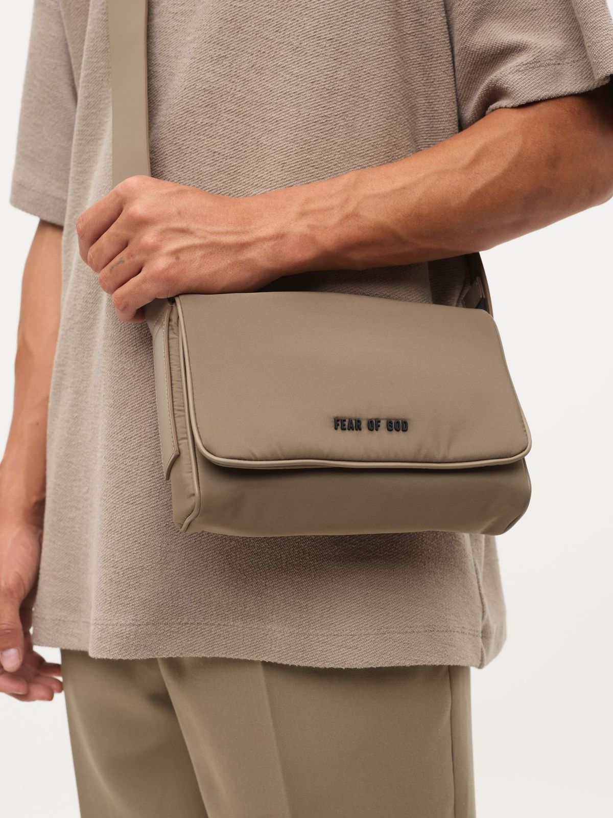 FOG ESSENTIALS FEAR OF GOD Crossbody Bagウエストポーチ